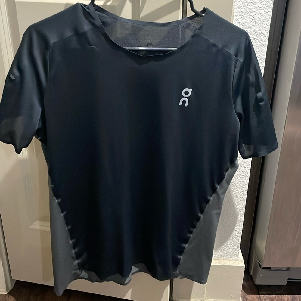 On running mens performance t shirt - size S